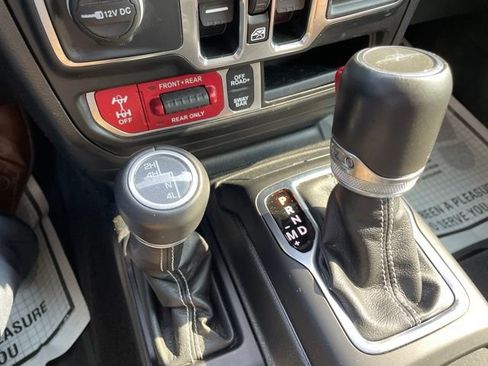 Used 2023 Jeep Gladiator Rubicon w/ Cold Weather Group AWD/4WD image 15