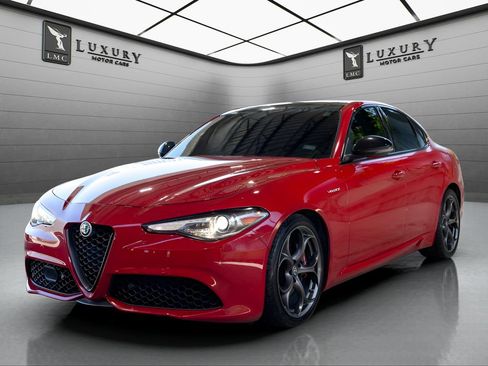 Used 2022 Alfa Romeo Giulia Veloce RWD image 4