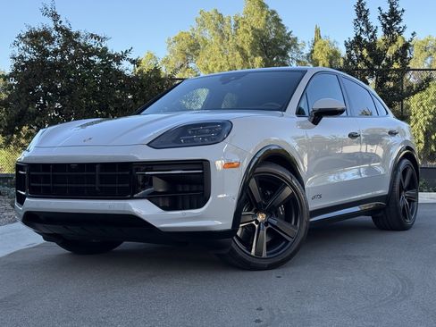 Used 2025 Porsche Cayenne GTS image 1