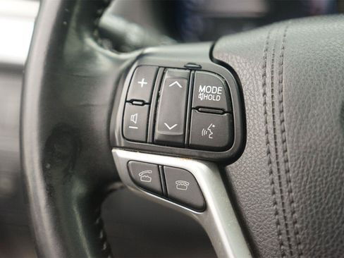 Used 2015 Toyota Highlander XLE FWD image 25