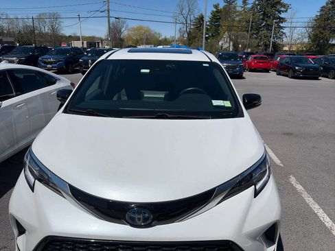 Used 2023 Toyota Sienna XSE AWD/4WD image 1