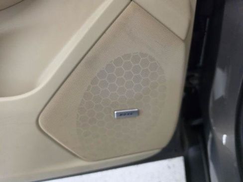 Used 2018 Cadillac XT5 FWD image 40