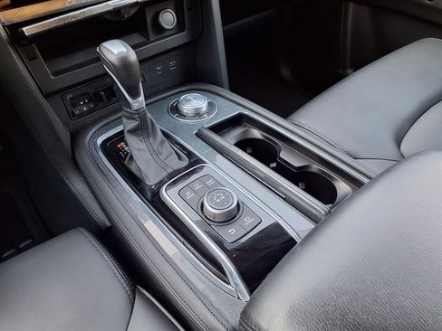 Used 2024 Nissan Armada SV image 17