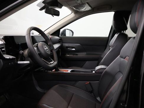 New 2026 Nissan Kicks SR w/ Cold Weather Package FWD image 9