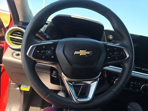 Used 2024 Chevrolet Trax LT w/ Driver Confidence Package FWD image 17