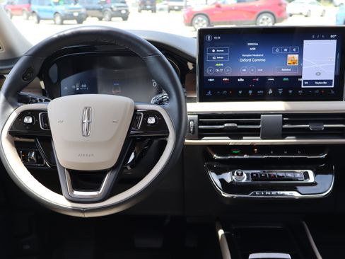 Used 2025 Lincoln Corsair Reserve FWD image 13