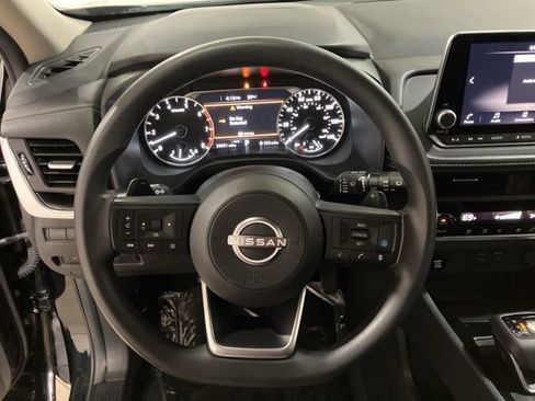 Used 2024 Nissan Rogue SV image 12