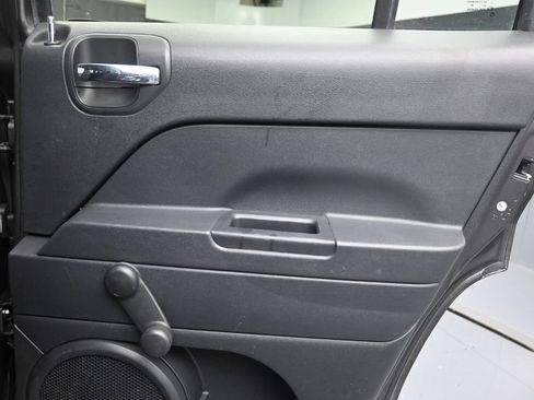 Used 2015 Jeep Patriot Sport FWD image 23