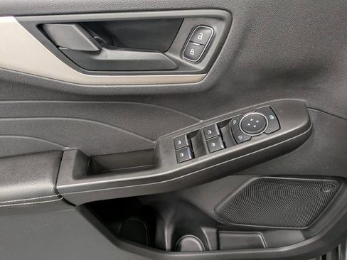 Certified 2022 Ford Escape SE image 9