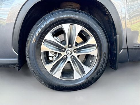 Used 2022 Toyota Highlander XLE image 32