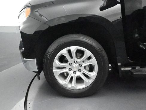 Used 2024 Chevrolet Silverado 1500 LTZ RWD image 13