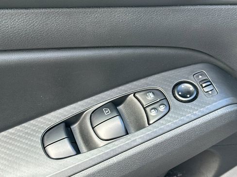 Used 2024 Nissan Altima 2.5 SV image 12