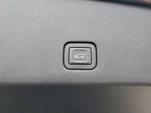 Used 2023 Cadillac XT6 Premium Luxury image 32