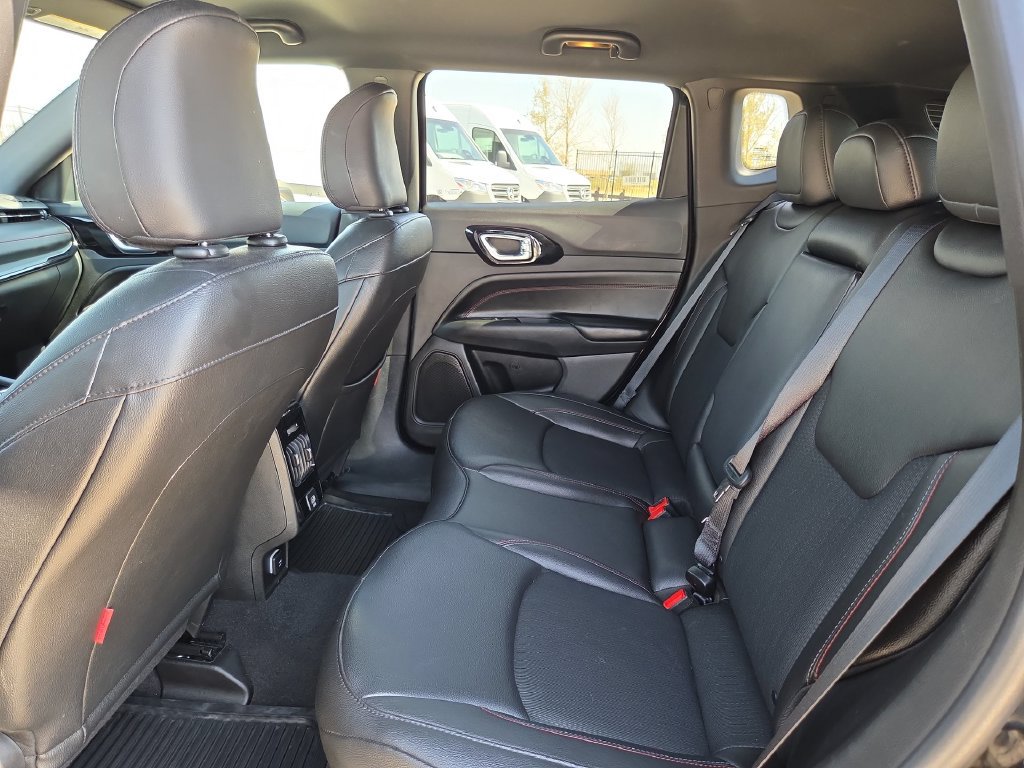 Used 2025 Jeep Compass Trailhawk AWD/4WD image 13