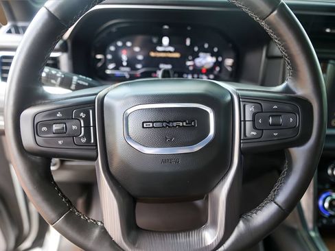 Used 2024 GMC Yukon XL Denali Ultimate AWD/4WD image 11