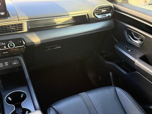 Used 2025 Honda Pilot EX-L image 16