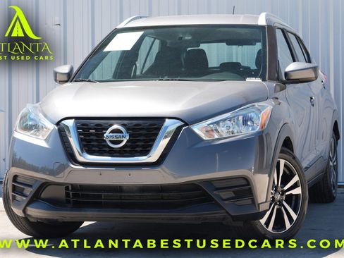 Used 2019 Nissan Kicks SV image 1