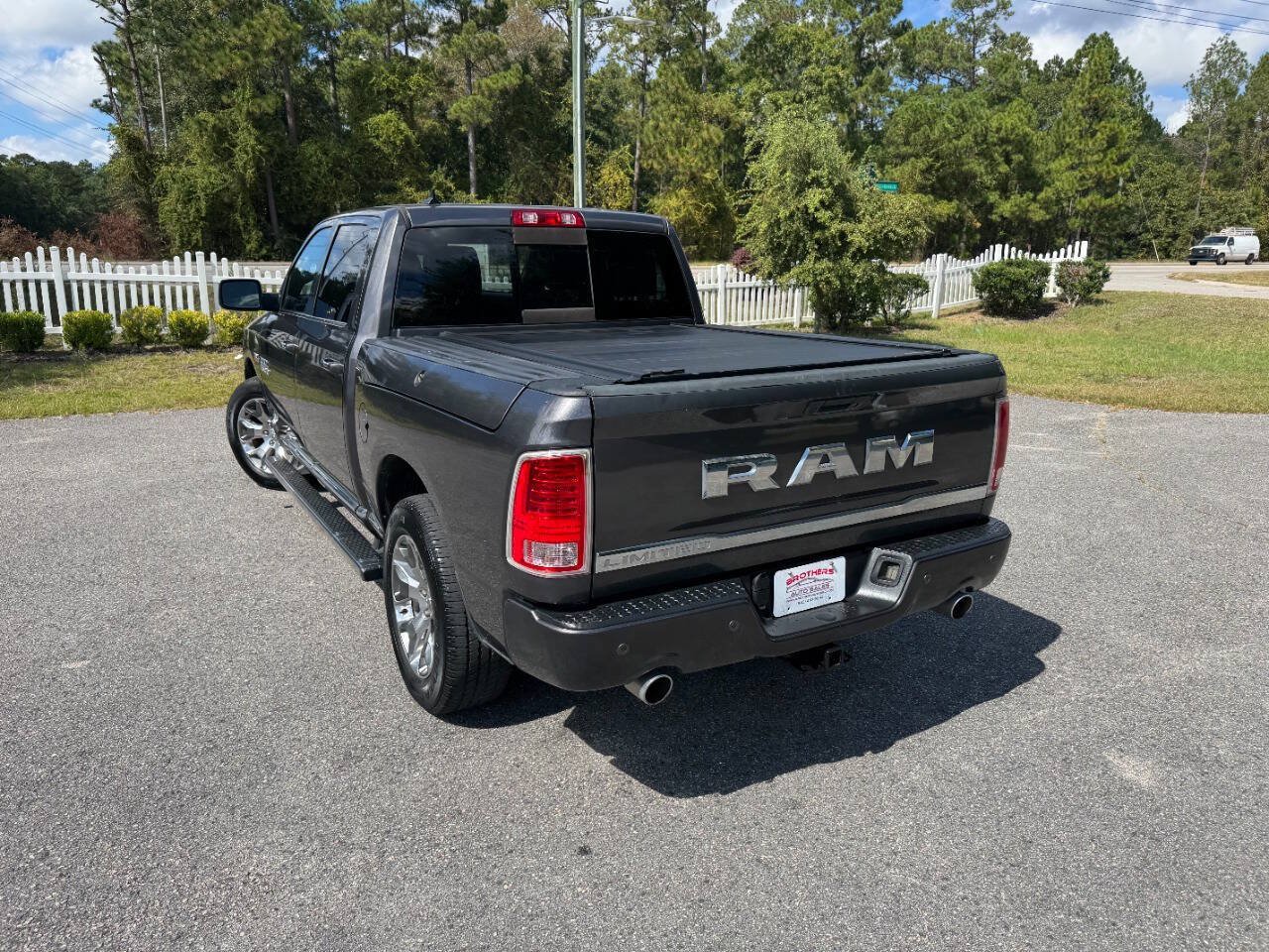 Used 2017 RAM 1500 Limited RWD image 4