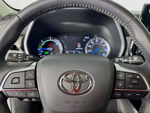 Used 2020 Toyota Highlander XLE image 16