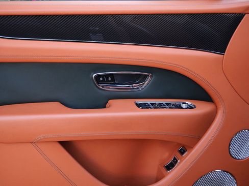 Used 2022 Bentley Bentayga image 14