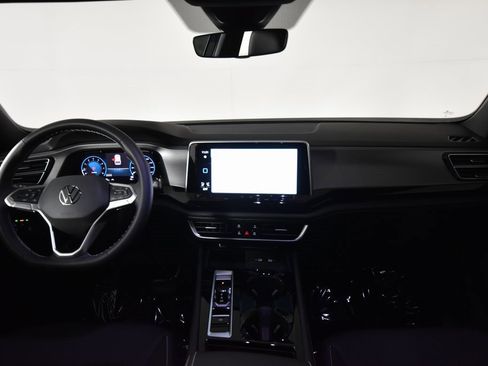 New 2025 Volkswagen Atlas Cross Sport SE image 13