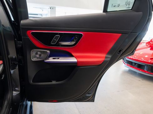 Used 2024 Mercedes-Benz GLC 43 AMG 4MATIC image 23