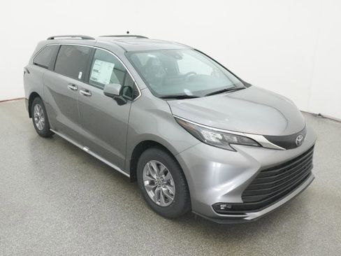 New 2026 Toyota Sienna XLE image 16