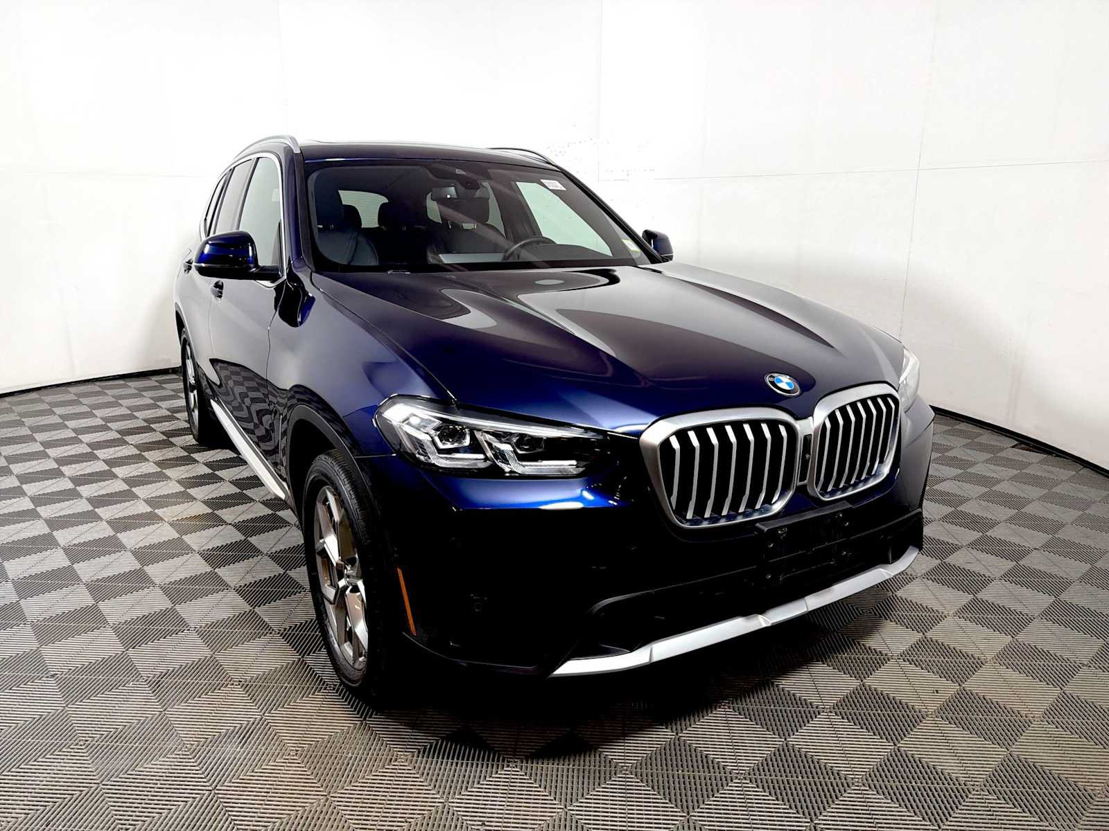 Used 2024 BMW X3 xDrive30i w/ Convenience Package AWD/4WD image 2