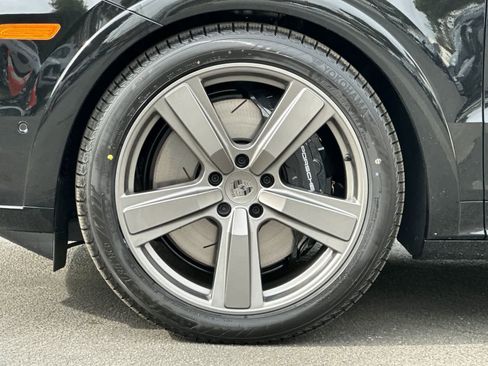New 2026 Porsche Cayenne Turbo image 32