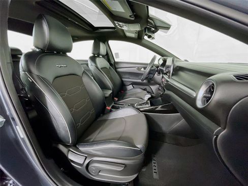 Used 2023 Kia Forte GT-Line w/ GT-Line Premium Package FWD image 31