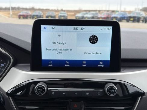 Used 2022 Ford Escape SE w/ SE Sport Appearance Package image 31