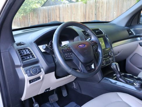 Used 2019 Ford Explorer XLT w/ Equipment Group 202A AWD/4WD image 15