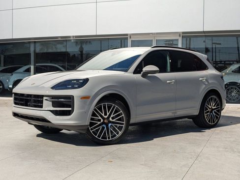 Certified 2025 Porsche Cayenne image 1