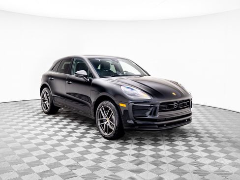Used 2025 Porsche Macan image 6