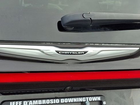 Certified 2022 Chrysler Pacifica Touring-L image 37