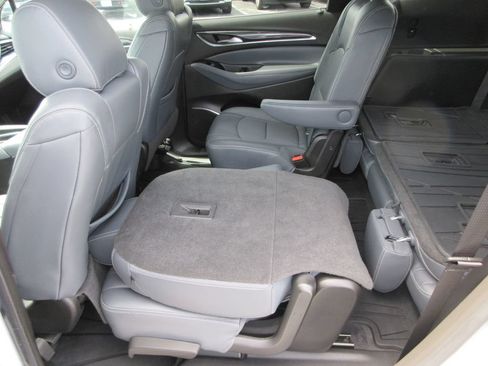 Certified 2019 Buick Enclave Essence FWD image 13