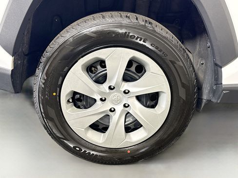 Used 2024 Toyota RAV4 LE FWD image 32