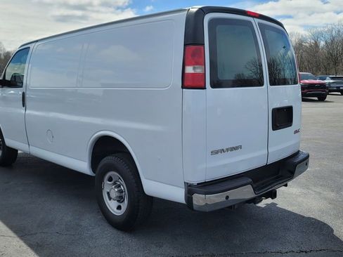 Used 2017 GMC Savana 2500 RWD image 9