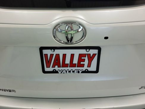 Used 2019 Toyota Highlander XLE image 9