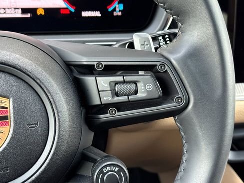 Certified 2025 Porsche Cayenne image 30