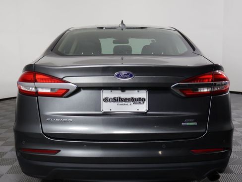 Used 2020 Ford Fusion SE image 3