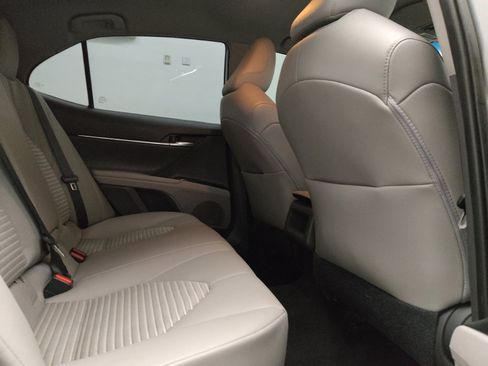 Used 2020 Toyota Camry SE FWD image 19