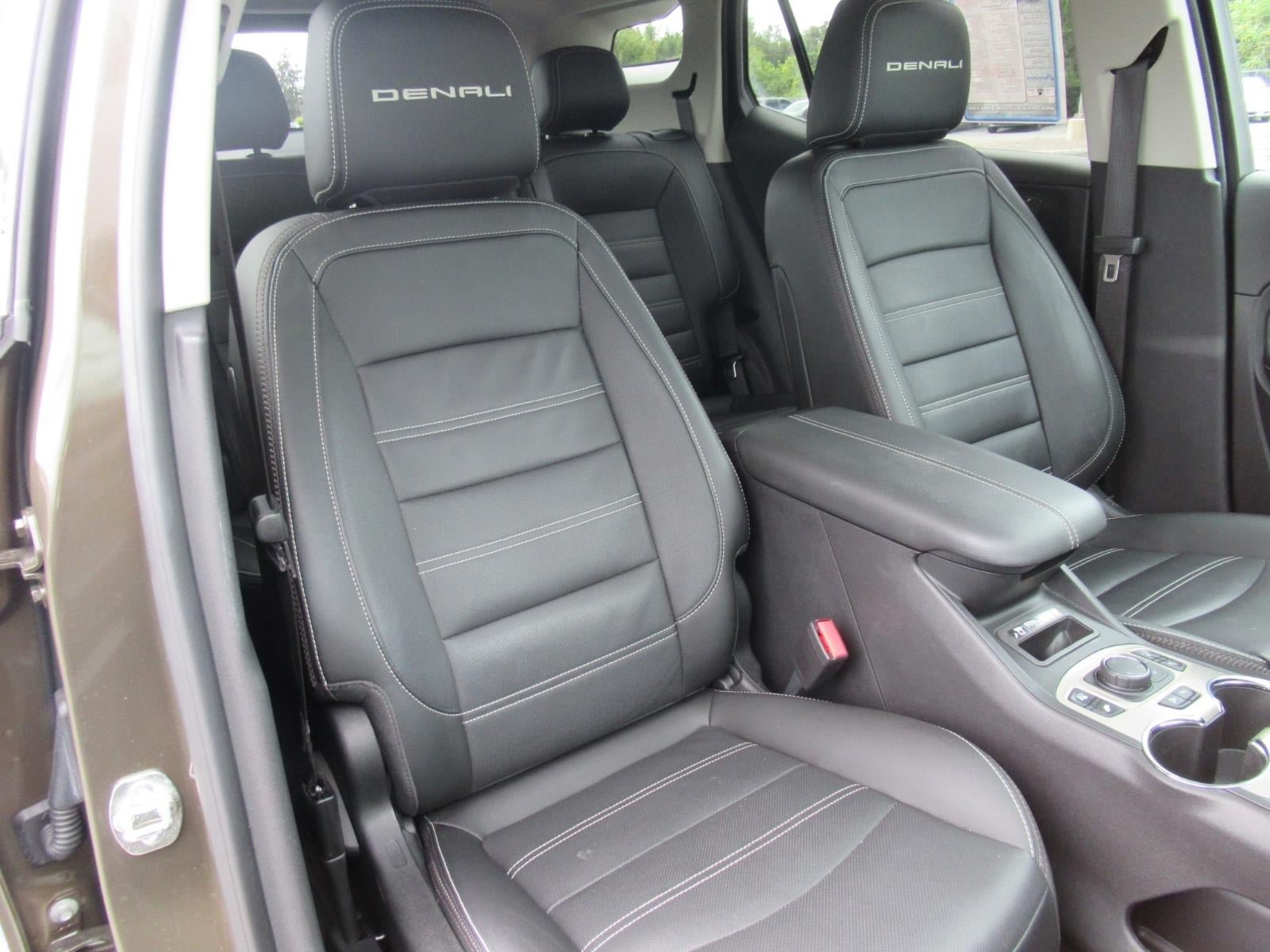 Used 2024 GMC Terrain Denali w/ Denali Premium Package AWD/4WD image 9