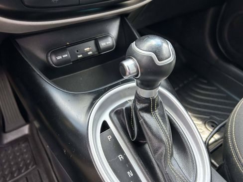 Used 2016 Kia Soul + FWD image 13
