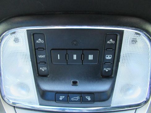 Used 2019 Jeep Grand Cherokee Trailhawk w/ Trailhawk Luxury Group AWD/4WD image 32