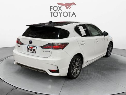 Used 2015 Lexus CT 200h w/ Navigation Package FWD image 6