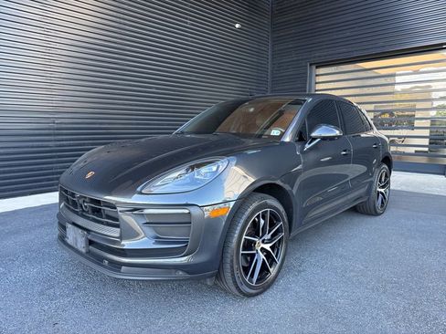 Certified 2022 Porsche Macan AWD/4WD image 1