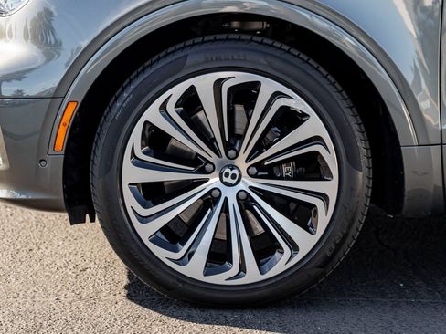 Used 2023 Bentley Bentayga Extended Wheelbase image 6