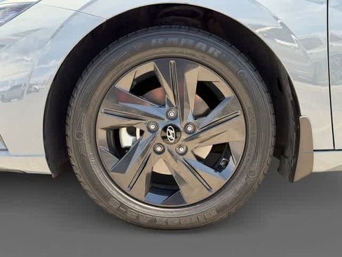 Certified 2022 Hyundai Elantra SEL FWD image 9