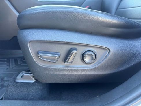 Used 2021 Toyota Highlander XLE image 11